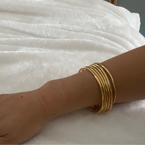 6 BRIGHT GOLD PLATED SIMPLE, ELEGANT BANGLES - Picture 7 of 8